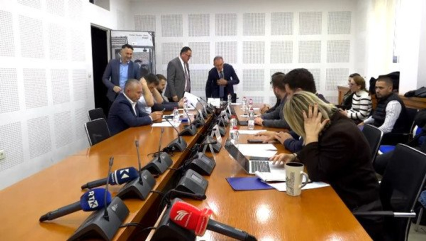 deputetet perplasen per mosraportimin e kryetares se autoritetit te konkurrences 6ae094642dae6