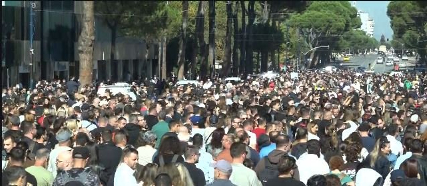 Dita e 12-të e protestës së studentëve/ Sot tubim kombëtar! Në Tiranë bashkohen pedagogë, mjekë, artistë dhe studentë nga rrethet 3 dita e 12 te e protestes se studenteve sot tubim kombetar ne tirane bashkohen pedagoge mjeke artiste dhe studente nga rrethet 6adc4bdb94c16