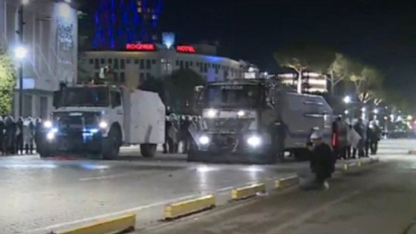 Dita e 13-të e protestave në Tiranë, përplasje e ashpër pranë Kryeministrisë 1 dita e 13 te e protestave ne tirane perplasje e ashper prane kryeministrise 6ade461bcda62