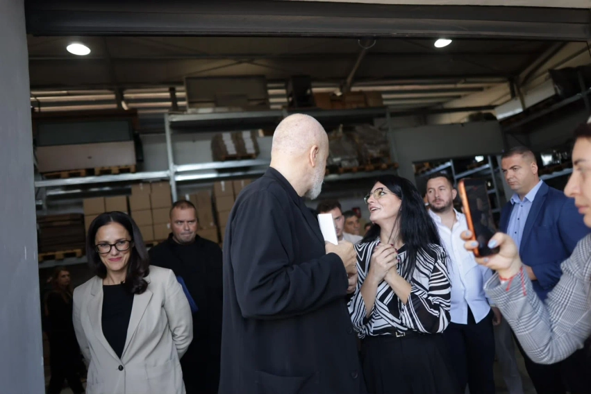 “Dyfisho Sipërmarrjen Tënde”, Rama: Deri më tani 32 kredi të miratuara, kërkesa kemi pasur nga 400 biznese 3 dyfisho sipermarrjen tende rama deri me tani 32 kredi te miratuara kerkesa kemi pasur nga 400 biznese 6ac64e5055d06