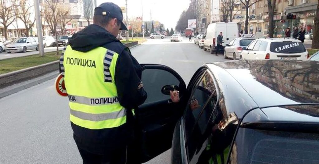 e ktheu rrugen ne piste garash gruaja kapet duke vozitur 142 km h ne zone 50 6ad73ead21c41