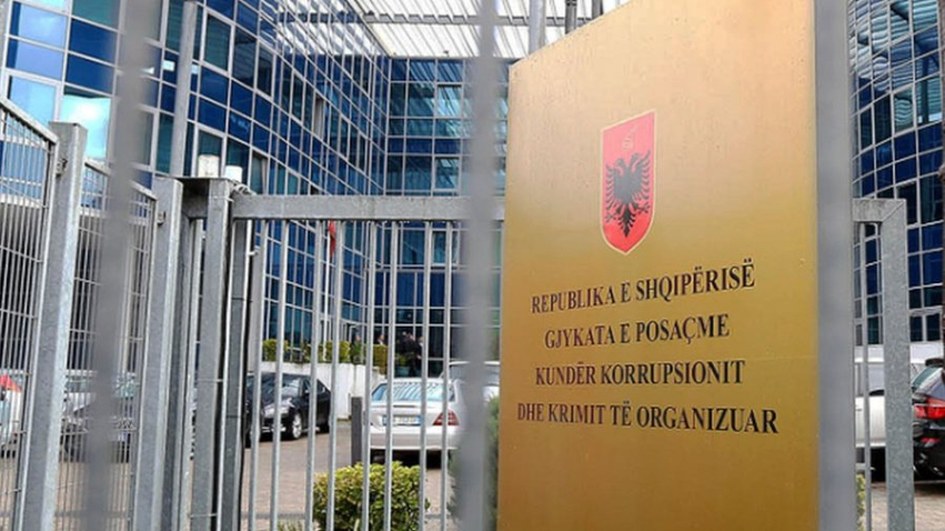 Gjykata Posaçme urdhëron që Ardit Gjokrosa të dërgohet menjëherë në qeli 1 gjykata posacme urdheron qe ardit gjokrosa te dergohet menjehere ne qeli 6ae4c17c227f8