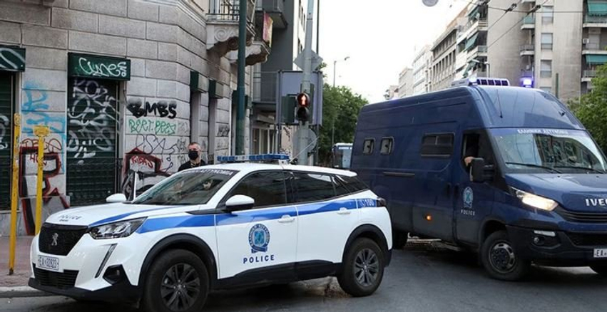 I kërkuar në Shqipëri për vrasje/ Arrestohet në Greqi 19-vjeçari turk, edhe dy të tjerë në pranga 2 i kerkuar ne shqiperi per vrasje arrestohet ne greqi 19 vjecari turk edhe dy te tjere ne pranga 6acb5c12de958