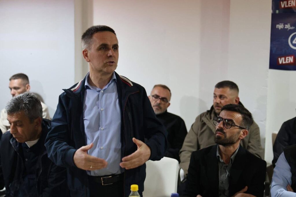 kasami dhe mexhiti vizitojne shtabin e jakup huseinit ne cellopek edhe 7 dite deri te ndryshimi 6acde81c3dcbd