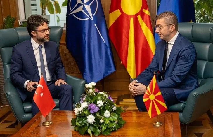 Kryeministri Mickoski pret në takim ambasadorin e sapoemëruar turk në Shkup