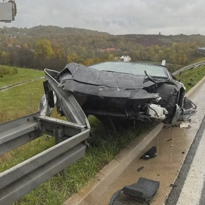 lamborghini del nga rruga ne autostraden kroate a1 dyshohet se po garonte me ferrari 6ada19986919e