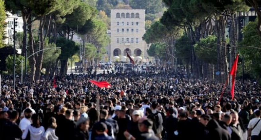 media italiane per protesten ne tirane studentet kunder rames perplasje me policine 6ae62f1c4337c