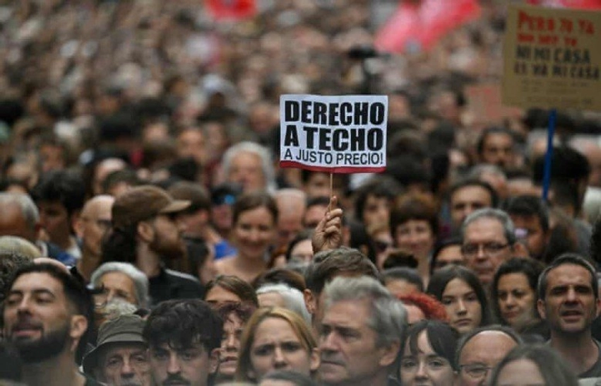 mijera qytetare protestojne per te drejten e strehimit ne spanje 6ac292717ca61