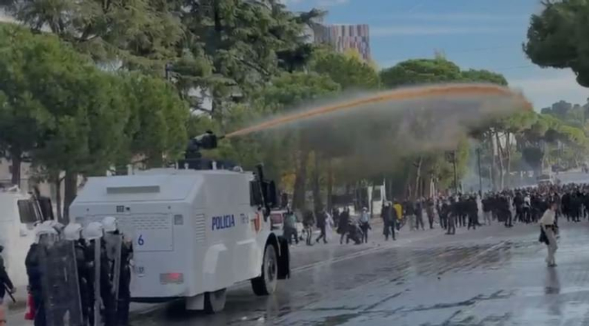 ministria e shendetesise jane paraqitur per trajtim mjekesor nje deputet efektiv policie perfaqesues te medias dhe protestues 6addb97c8f59e