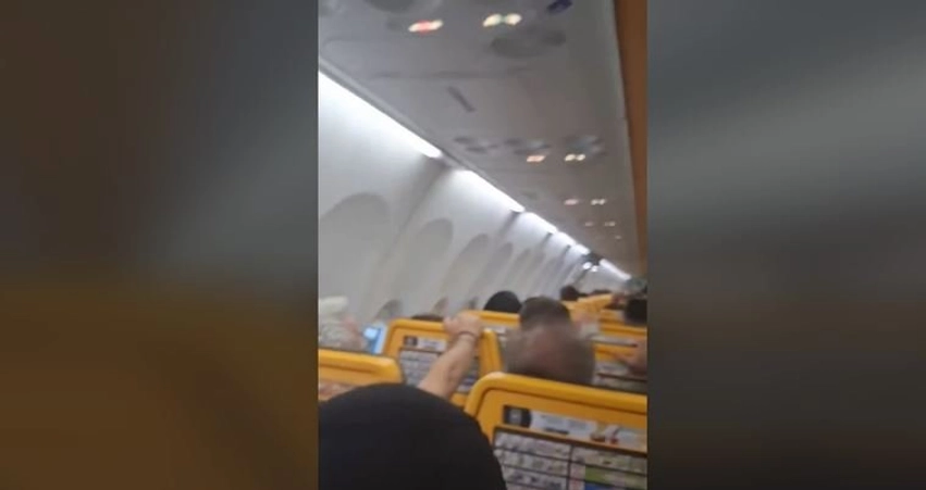 momente paniku ne fluturimin tirane napoli avioni qendron 20 minuta ne ajer mes stuhise dhe rrufeve 6acb3ff36dd7a