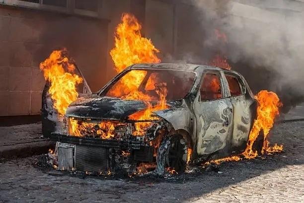 Natë zjarresh në Shkup: Digjen automjete në Gjorçe Petrov dhe Aerodrom 1 nate zjarresh ne shkup digjen automjete ne gjorce petrov dhe aerodrom 6ad1f761c9e8d