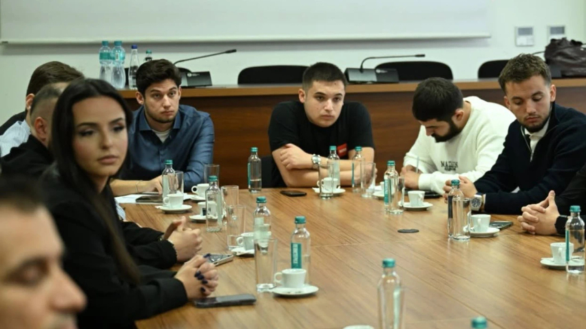 nga profesor mbeshtetes ne minister qe refuzon studentet shprehen te zhgenjyer nga jeton shasivari 6ad70703e24a7