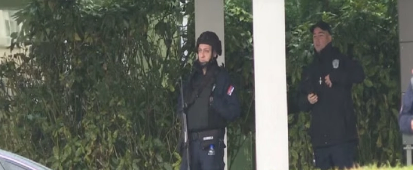 police te armatosur para bankes ne pronesi te magnatit te lidhur me vuciqin ne beograd 6ae62f7ff1a28
