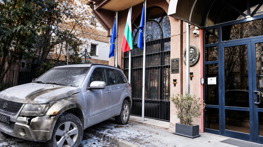 pranon fajin i akuzuari per djegien e dy automjeteve te ambasades bullgare ne shkup 6ae4a680d7cbb