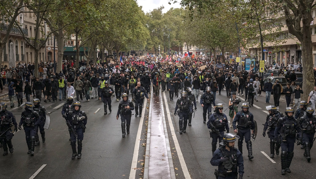 protesta masive ne france mobilizohen 70 mije efektive dhe shtohen masat e sigurise 6adca04037524