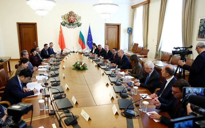Radev thekson mundësitë e investimeve në Bullgari gjatë takimit me ministrin e Jashtëm kinez 2 radev thekson mundesite e investimeve ne bullgari gjate takimit me ministrin e jashtem kinez 6ad6251931f7d