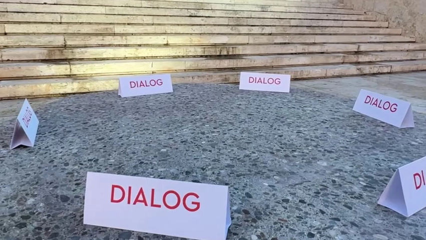 Rama ‘këmbëngul’ për dialog me protestuesit, sofra e gurtë para Kryeministrisë për të tretën ditë radhazi 1 rama kembengul per dialog me protestuesit sofra e gurte para kryeministrise per te treten dite radhazi 6ae1adfbde890