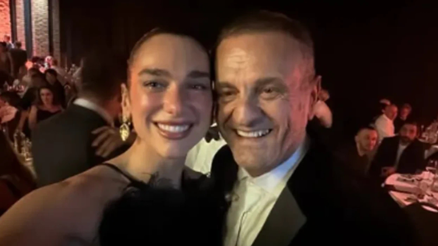 sinan vllasaliu publikon fotografi me dua lipen madheshtia e saj na ben kombin madheshtor 6ac2af7121cb2