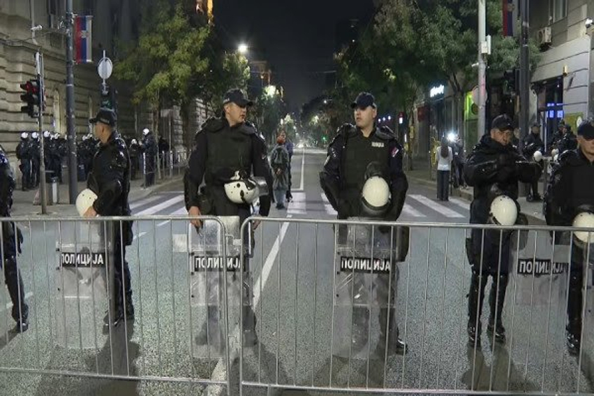 studentet banoreve te beogradit mos u mblidhni ku ka prani te policise dhe personave me rroba civile 6ade6279a5653