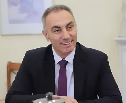 Tetovari Asllan Koka e jep shtëpinë si garancion për Artan Grubin! 3 tetovari asllan koka e jep shtepine si garancion per artan grubin 6ac6374f4266f
