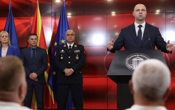 ushtaret profesioniste qe mbushin 45 vjec do te mund te qendrojne ne armate do te angazhohen ne njesite per sigurimin e kazermave dhe garnizoneve 6ad802172652d