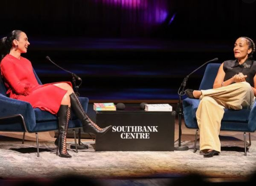 Zadie Smith në bisedë me Dua Lipën: Pabarazia po i kthen dallimet kulturore në kërcënim ekzistencial 3 zadie smith ne bisede me dua lipen pabarazia po i kthen dallimet kulturore ne kercenim ekzistencial 6ade0e70aa069